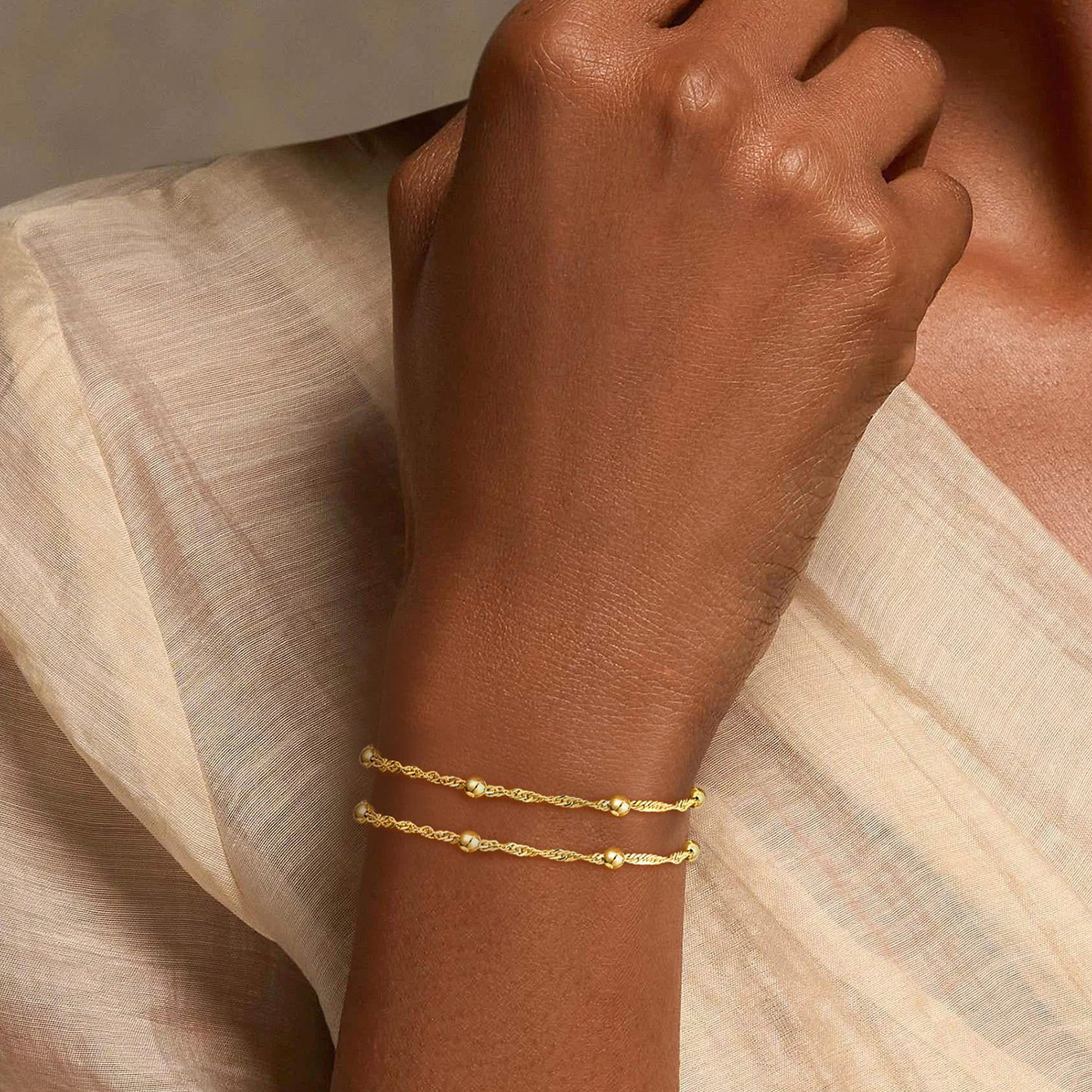 SE3981 1条双层女士手链 叠戴风 春夏不锈钢圆珠水波链防水沙滩度假手链 日常礼品饰品（圆珠颗数随机）